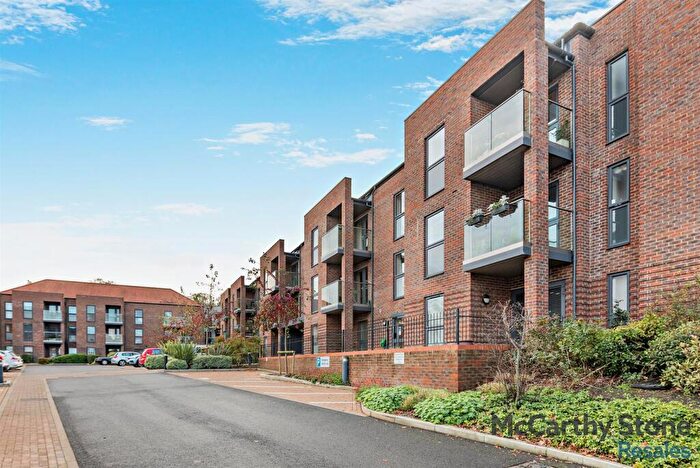 2 Bedroom Apartment For Sale In Austen Place, Lower Turk Street, Alton, GU34