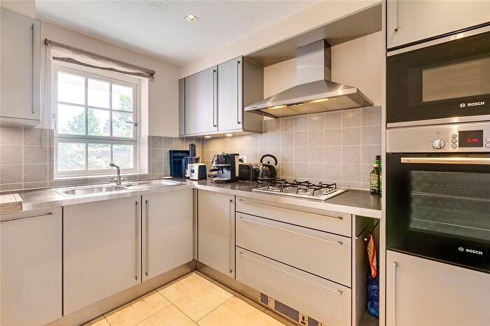 3 Bedroom Terraced House To Rent In Temple Road, Richmond, TW9