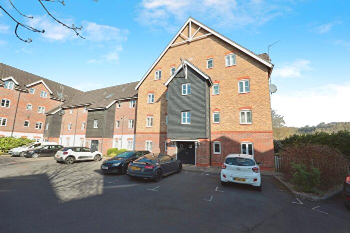 1 Bedroom Apartment For Sale In Fryers Lane, High Wycombe, HP12