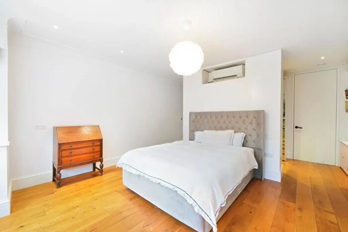 5 Bedroom Detached House To Rent In Brondesbury Park, London, NW2