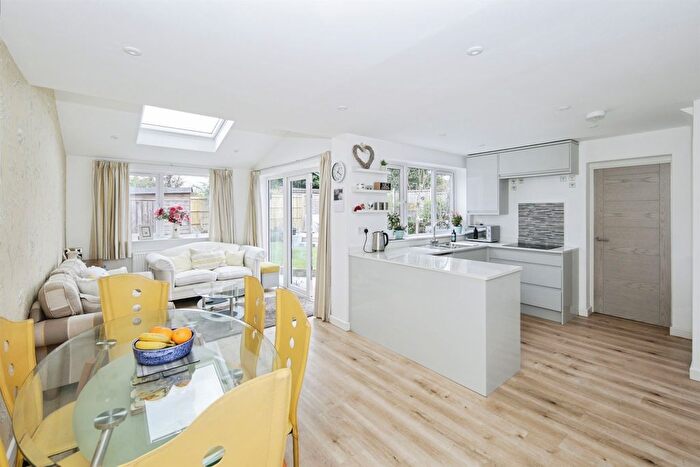 4 Bedroom Link Detached House For Sale In Needlers End Lane, Balsall Common, CV7