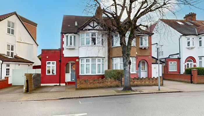 4 Bedroom Flat To Rent In Geary Road, London, NW10