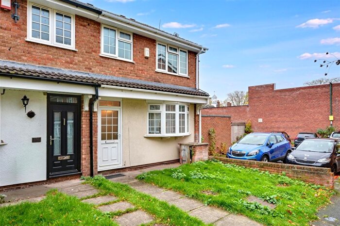 3 Bedroom End Terrace House For Sale In Saxon Green, Nottingham, NG7