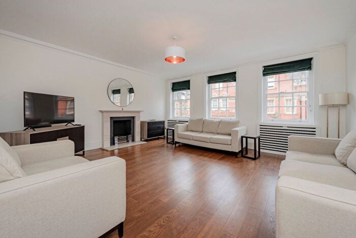 3 Bedroom Flat To Rent In Green Street, Mayfair, W1K