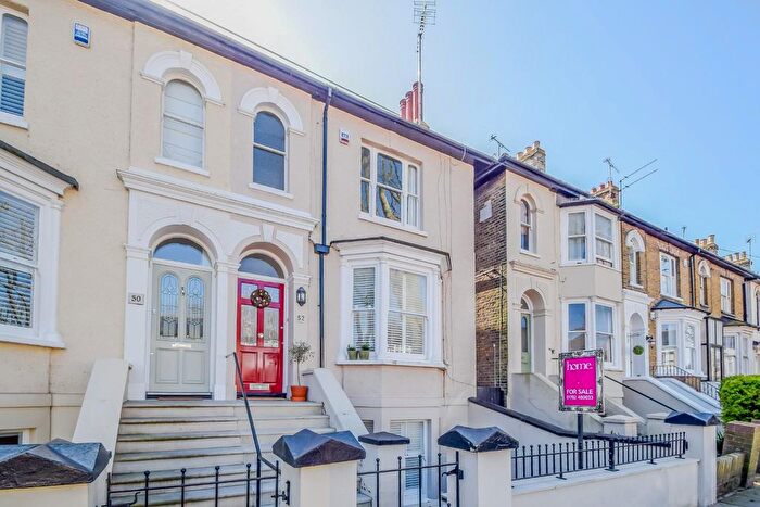 3 Bedroom End Of Terrace House For Sale In Cambridge Road, Southend-On-Sea, SS1