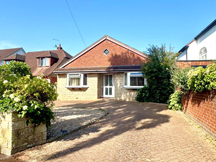3 Bedroom Bungalow For Sale In Maidenhead, SL6