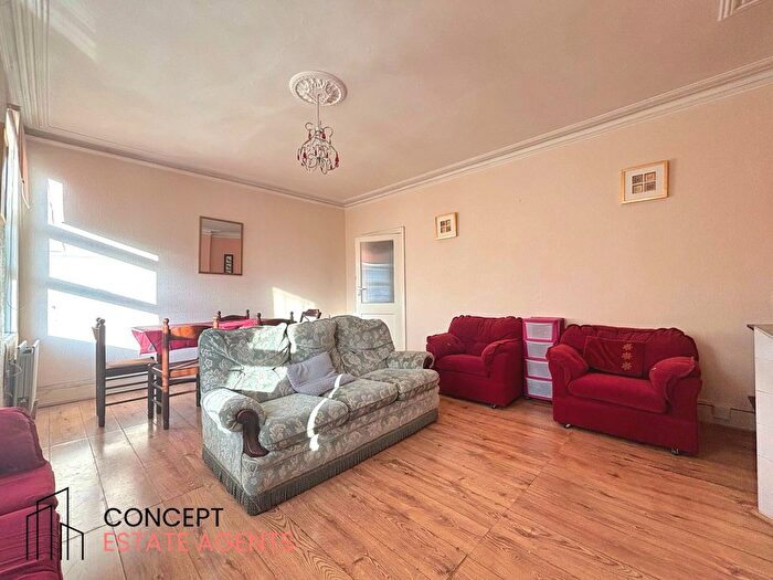 2 Bedroom Flat To Rent In Gleneagle Road, Streatham, SW16