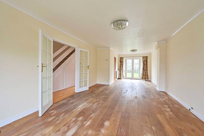 3 Bedroom End Of Terrace House To Rent In Avenue Road, Raynes Park, London, SW20