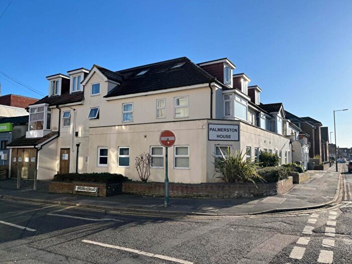 1 Bedroom Apartment To Rent In Palmerston Road, Bournemouth * Garden Flat *, BH1