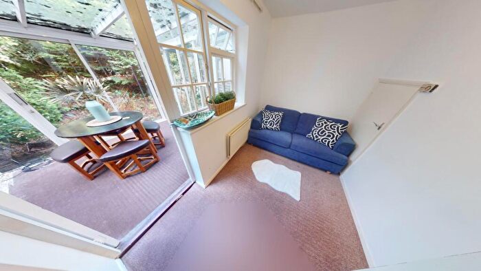 3 Bedroom Town House To Rent In Clinton Court, Nottingham, NG1