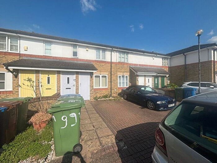 4 Bedroom Town House To Rent In Ivy Court, Argyle Way, London, SE16