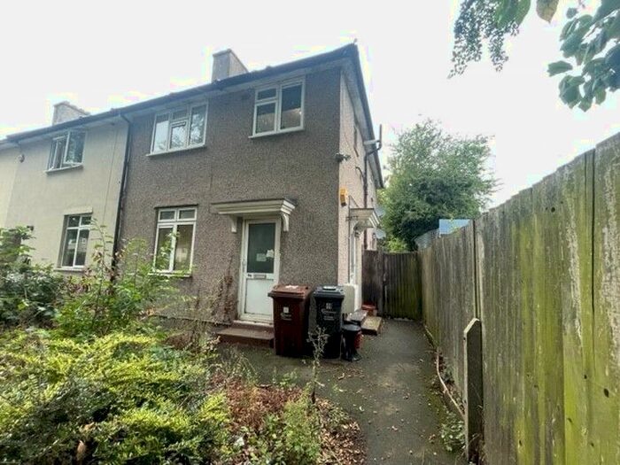 1 Bedroom Flat To Rent In Lindisfarne Road, Becontree, Dagenham, RM8