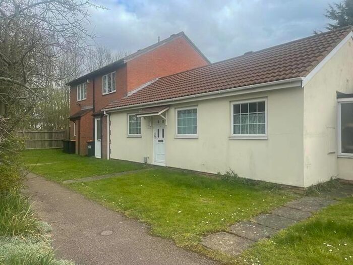 2 Bedroom Bungalow To Rent In Alburgh Close, Bedford, MK42