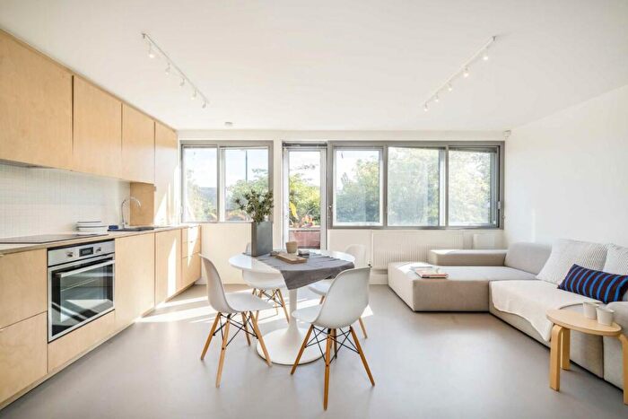 2 Bedroom Flat To Rent In Park Village East, Camden, NW1