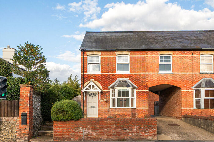 2 Bedroom Maisonette For Sale In Reading Road, Henley-on-Thames, Oxfordshire, RG9