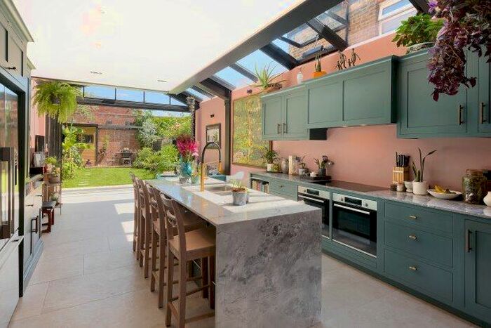 5 Bedroom Property To Rent In Avening Road, London, SW18