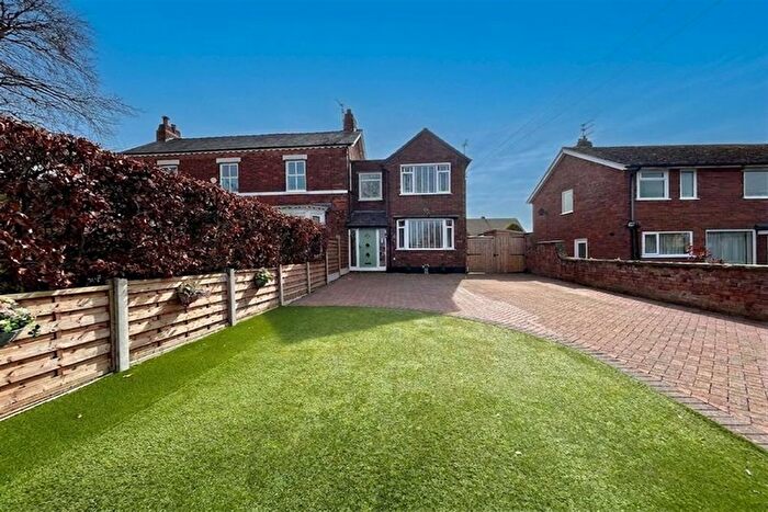 2 Bedroom Semi Detached House For Sale In Middlewich Road, Holmes Chapel, CW4
