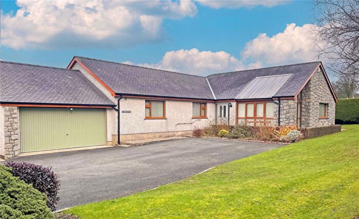4 Bedroom Bungalow For Sale In Llanrug, Caernarfon, Gwynedd, LL55