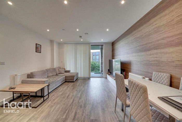 1 Bedroom Apartment To Rent In Woodall Road, Enfield, EN3