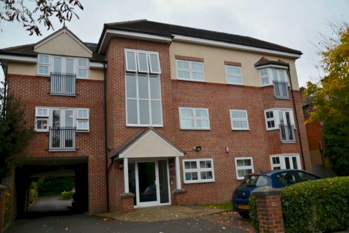 2 Bedroom Flat To Rent In Eaton Road, Sutton, Surrey, SM2