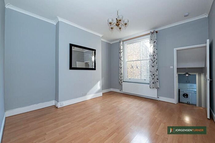 2 Bedroom Flat To Rent In Uxbridge Road, Shepherds Bush, W12