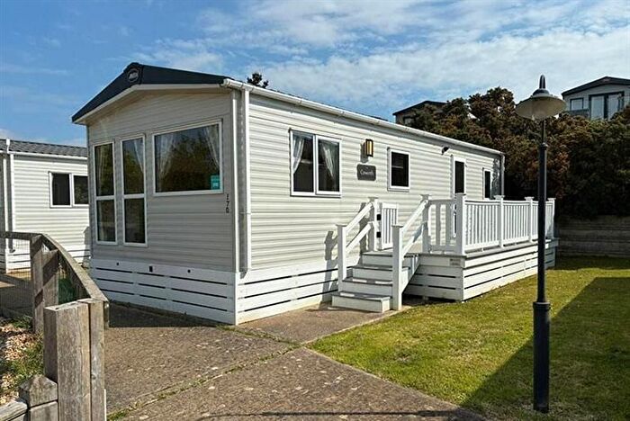 2 Bedroom Mobile/park Home For Sale In Main Road, Ventnor, PO38