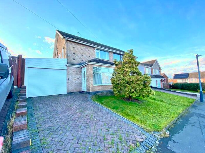 3 Bedroom Semi-Detached House To Rent In Cotswold Crescent, Nuneaton, Warwickshire, CV10