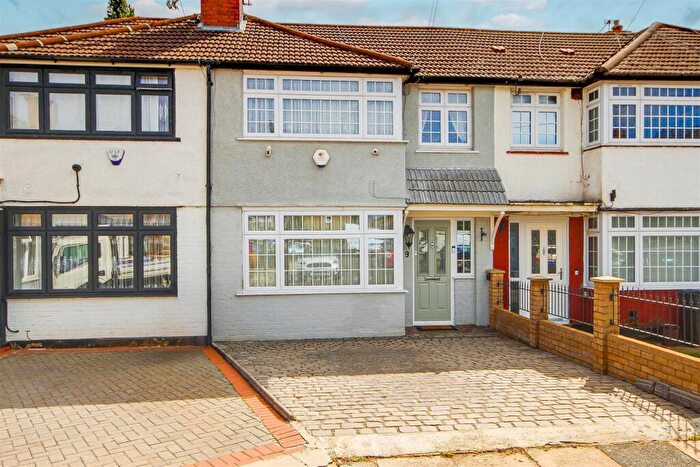 3 Bedroom Terraced House For Sale In Winton Close, Edmonton, N9