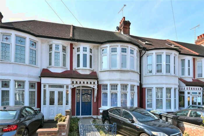 1 Bedroom Flat To Rent In Berkshire Gardens, Palmers Green, London, N13