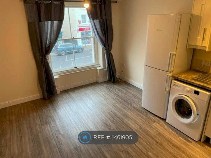 1 Bedroom Flat To Rent In High Street, Honiton, EX14