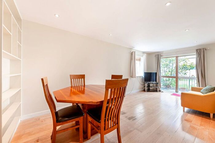 1 Bedroom Flat To Rent In Walm Lane, Willesden Green, London, NW2