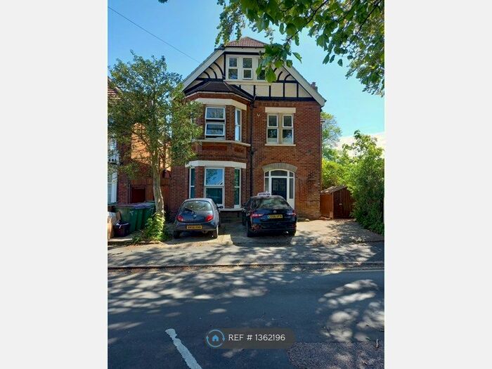 2 Bedroom Flat To Rent In Kingsnorth Gardens, Folkestone, CT20