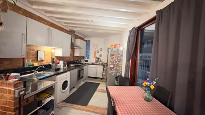 3 Bedroom Flat To Rent In Grasmere Rd, Plaistow, E13