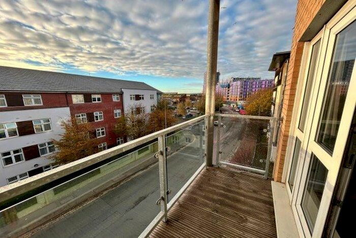 1 Bedroom Flat To Rent In Heol Staughton, Caerdydd, CF10