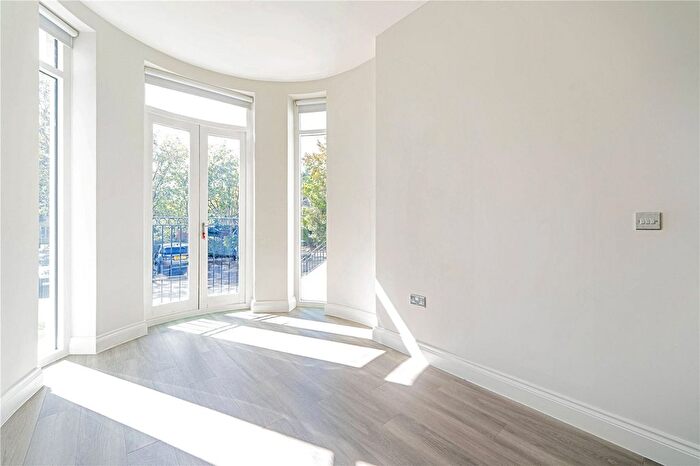 1 Bedroom Flat For Sale In Beeching House, Hampton Road, Teddington, TW11