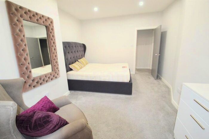 3 Bedroom Property To Rent In Hornsey Lane, London, Highgate, N6