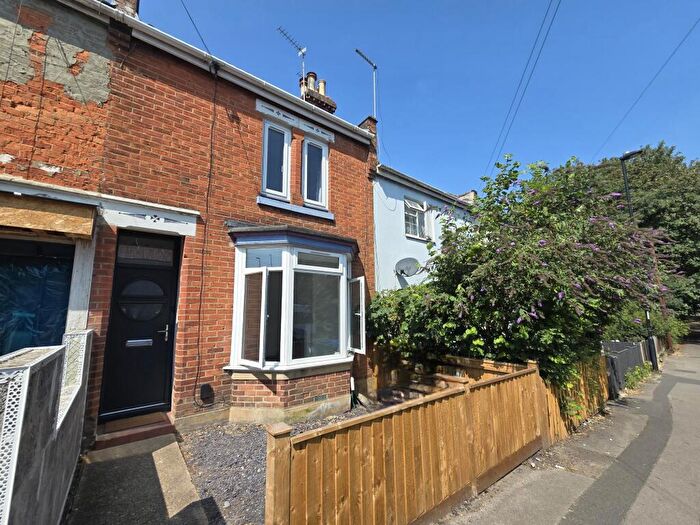 3 Bedroom Terraced House To Rent In Warren Avenue, Southampton, SO16