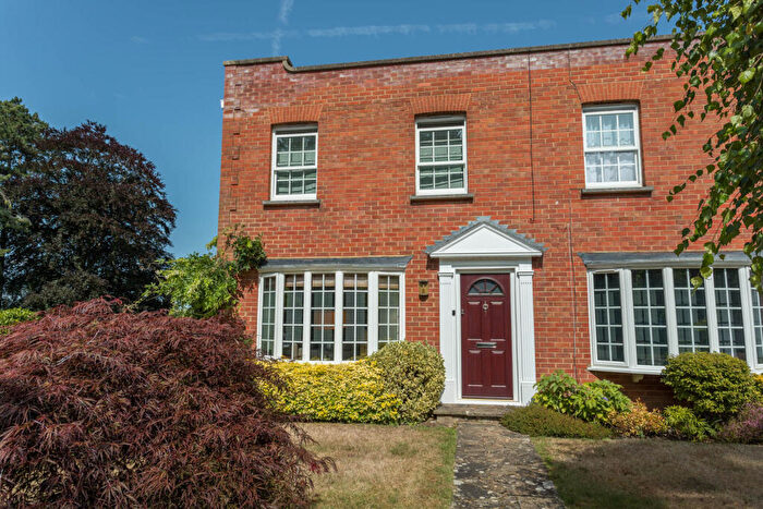 2 Bedroom Mews For Sale In Prestigious Ridgemount Road, Sunningdale, Berkshire, SL5