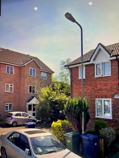 1 Bedroom Flat To Rent In Redwood Way, Barnet EN5