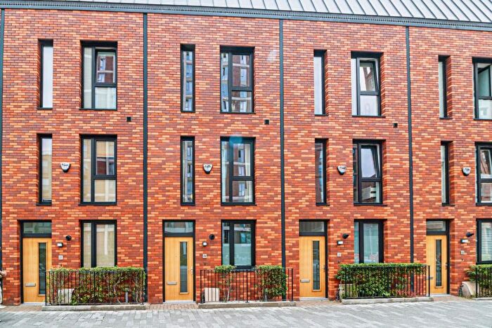 3 Bedroom Terraced House For Sale In Oldfield Road, Salford, M5