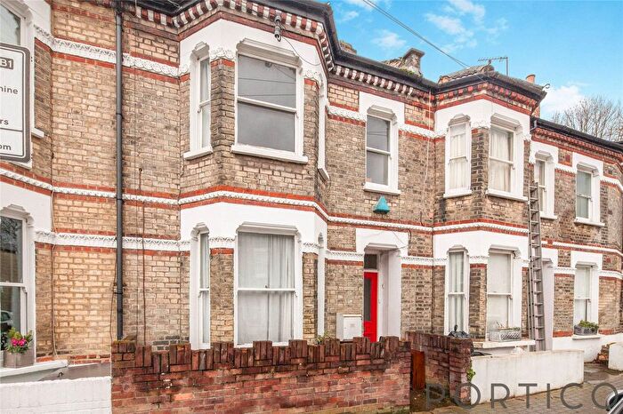 1 Bedroom Flat To Rent In Rowena Crescent, London, SW11