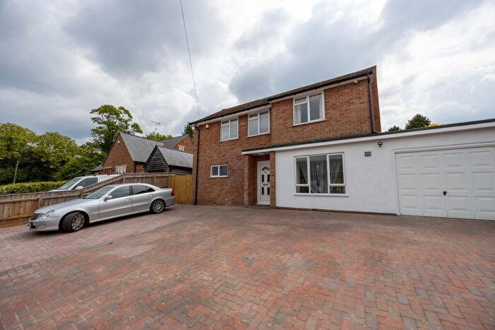 3 Bedroom Detached House To Rent In Greenlands Road, Newbury, RG14