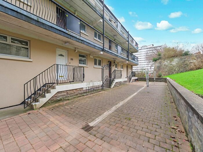 3 Bedroom Maisonette For Sale In Drygate, Glasgow, G4