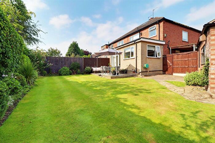 3 Bedroom Semi-Detached House For Sale In Derwent Avenue, North Ferriby, HU14