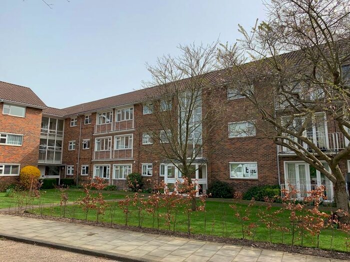 2 Bedroom Flat To Rent In North Walls, Chichester, PO19