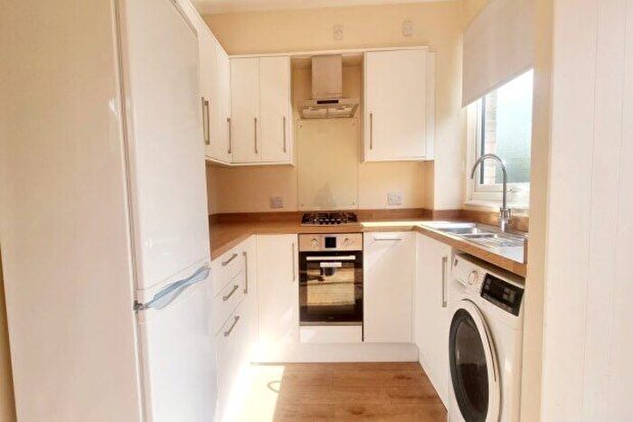 3 Bedroom Property To Rent In Mulberry Close, Cambridge, CB4