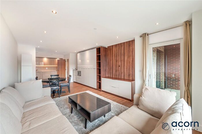 3 Bedroom Flat To Rent In Jasmin House, London, NW9