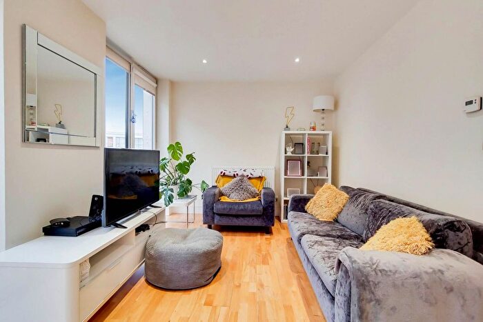 1 Bedroom Flat To Rent In Printers Road, Oval, London, SW9