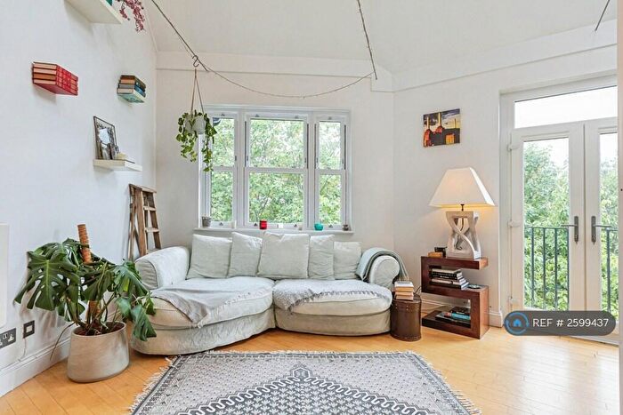 2 Bedroom Flat To Rent In Dalston Lane, London, E8