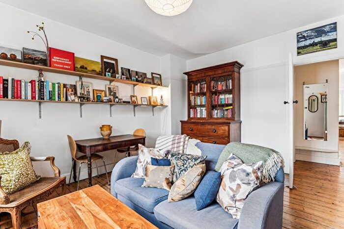 1 Bedroom Flat To Rent In Parkway, Camden, NW1